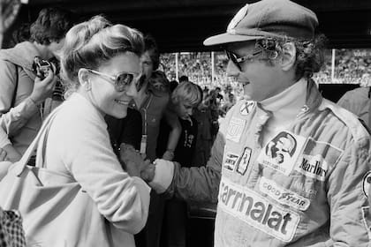Niki Lauda con su esposa, Marlene Knaus, quien nunca quiso hablar de lo que fue la recuperación del piloto