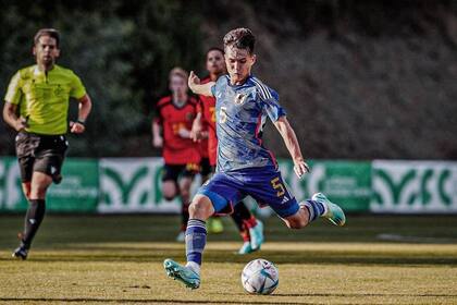 Niko Takahashi es uno de los proyectos más interesantes de Barcelona de España; puede jugar para Argentina, España y Japón, con quien disputará el Mundial Sub 20