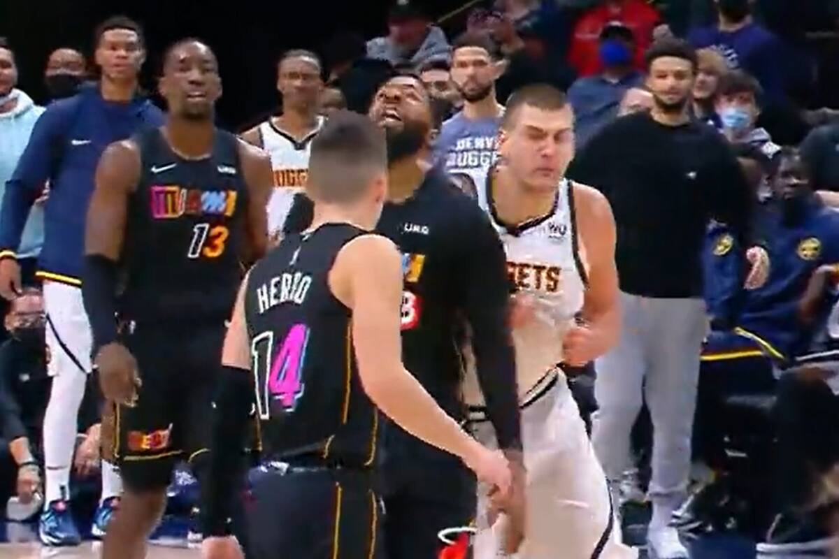 Nikola Jokic carga contra Morris con un codazo por la espalda; se fue expulsado y Denver lo perderá en los próximos partidos