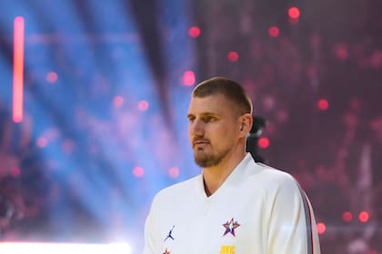 Nikola Jokic cumple 30 años y tiene una de sus mejores temporadas, promediando un triple-doble