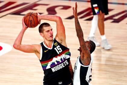 Nikola Jokic de los Denver Nuggets