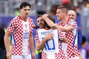 De 25 metros y con caño incluido: con una joya mundialista, los viejitos de Croacia siguen marchando