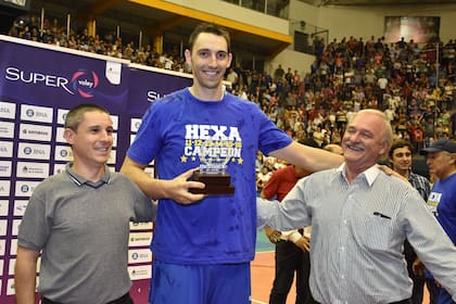 Nikolay Uchikov, nuevamente fue MVP de la Liga
