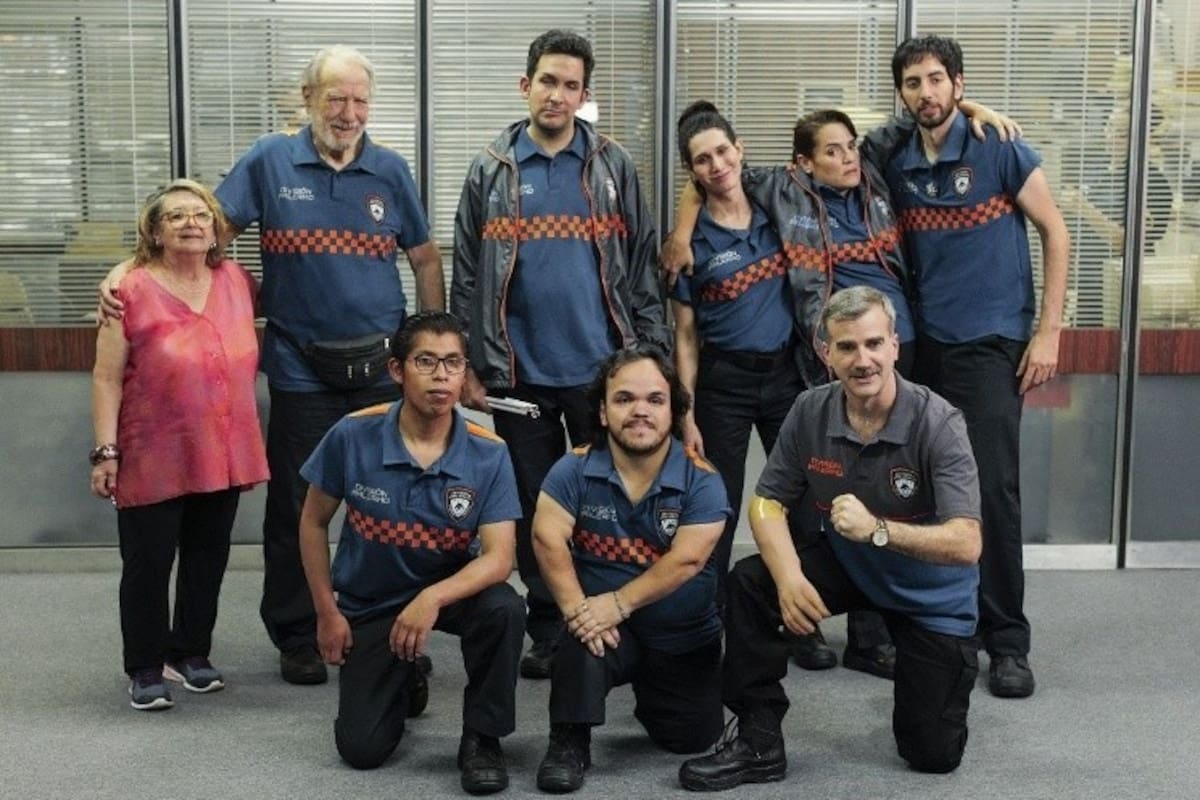 Nilda Sindaco junto al elenco de División Palermo (Foto: NETFLIX)