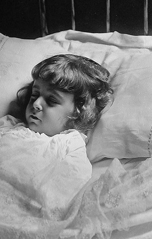 Niña difunta, 1903.