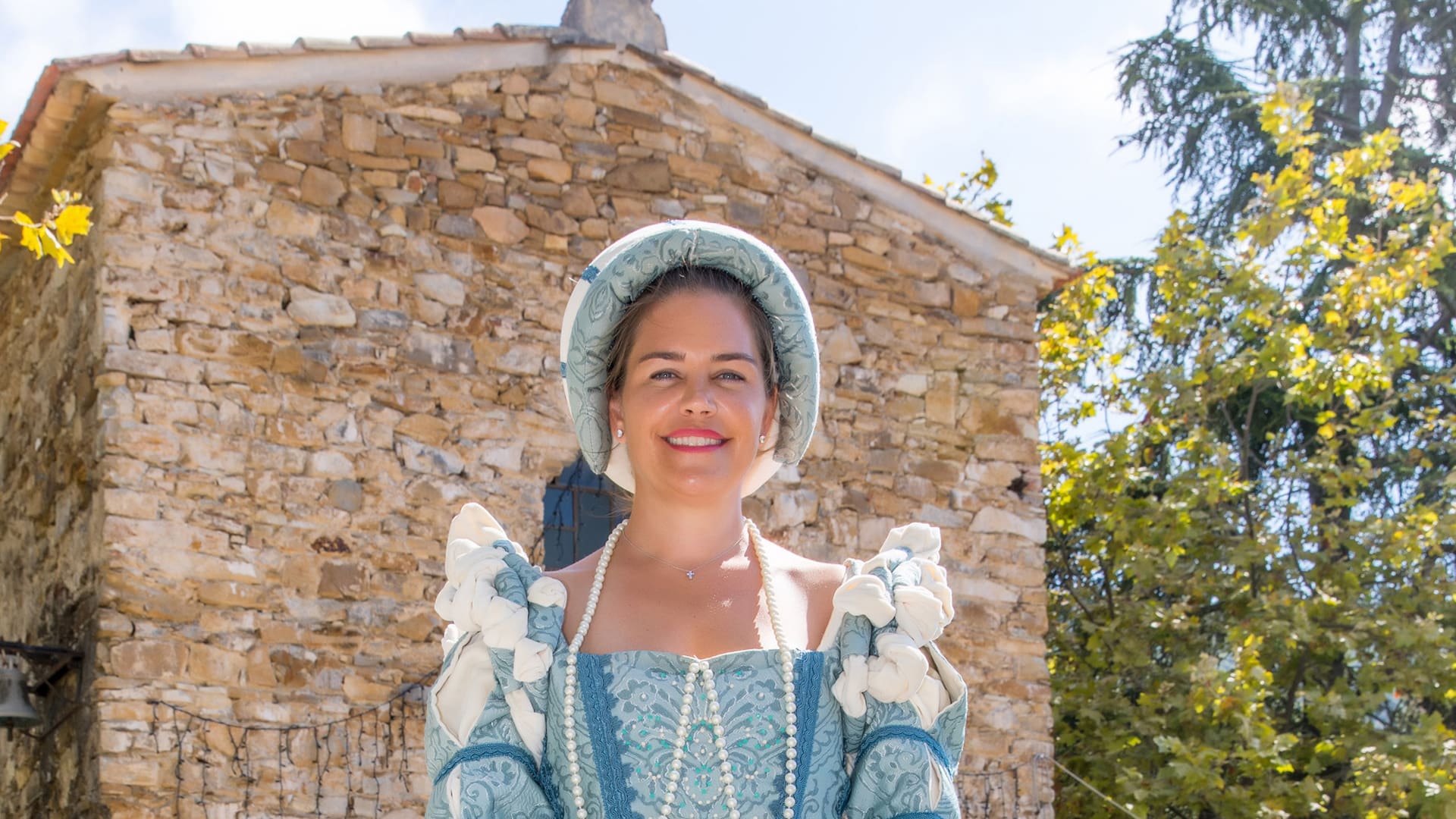 La princesa Nina en ropa de época.