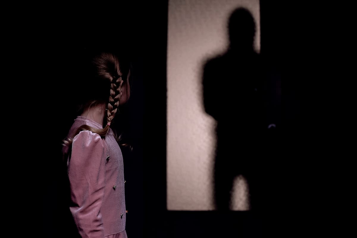 Niña; sobra; miedo; susto; Abuso de menores; pedofilia; Abuso sexual a menores;