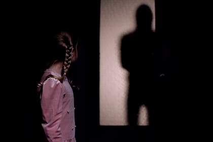 Niña; sobra; miedo; susto; Abuso de menores; pedofilia; Abuso sexual a menores;