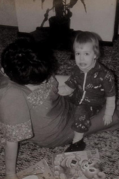 Nina vivió años de abuso infantil físico y psicológico