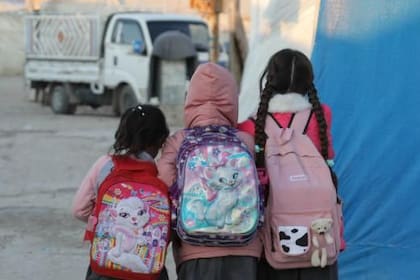 Niñas yazidíes es un campo de refugiados.