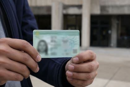 Ningún beneficio social provocará automáticamente la negativa de residencia, porque su recepción constituirá solo un elemento dentro del análisis integral