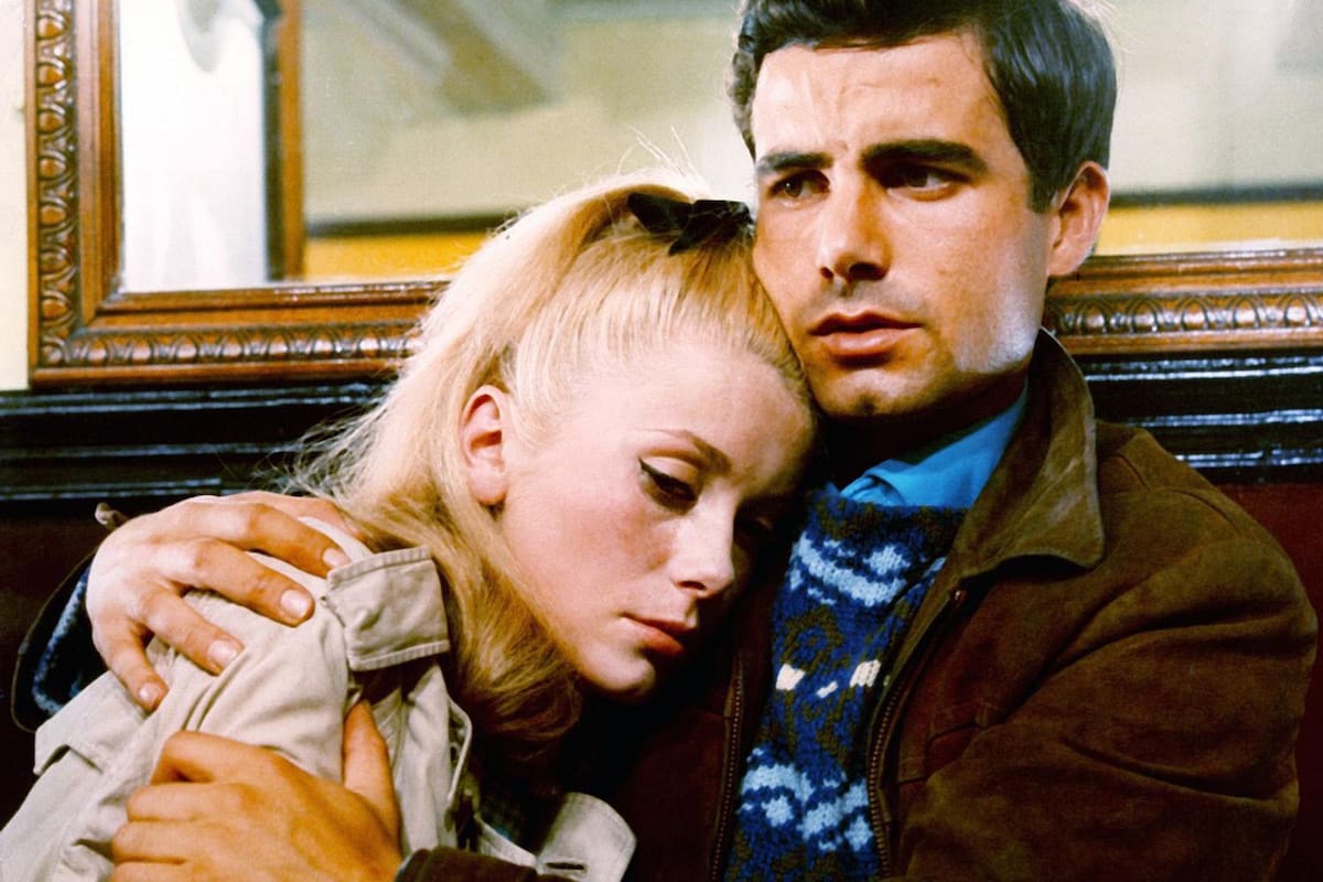 Nino Castelnuovo y Catherine Deneuve en Los paraguas de Cherburgo