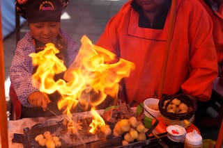 Niños bolivianos promueven la feria patrimonial de los sueños o de las miniaturas