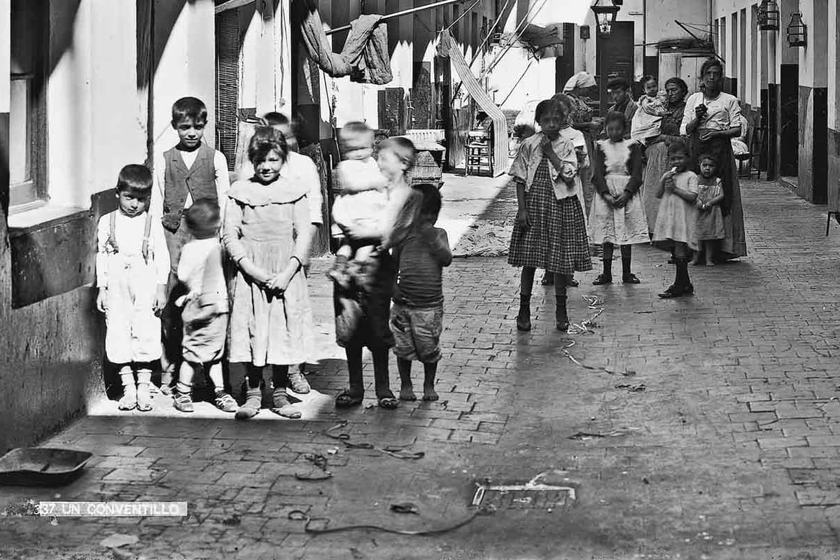 Harry Grant Olds y su hermano Charles, probablemente en el estudio Bishop, de Sandusky, donde comenzó su carrera fotográfica, ca. 1885