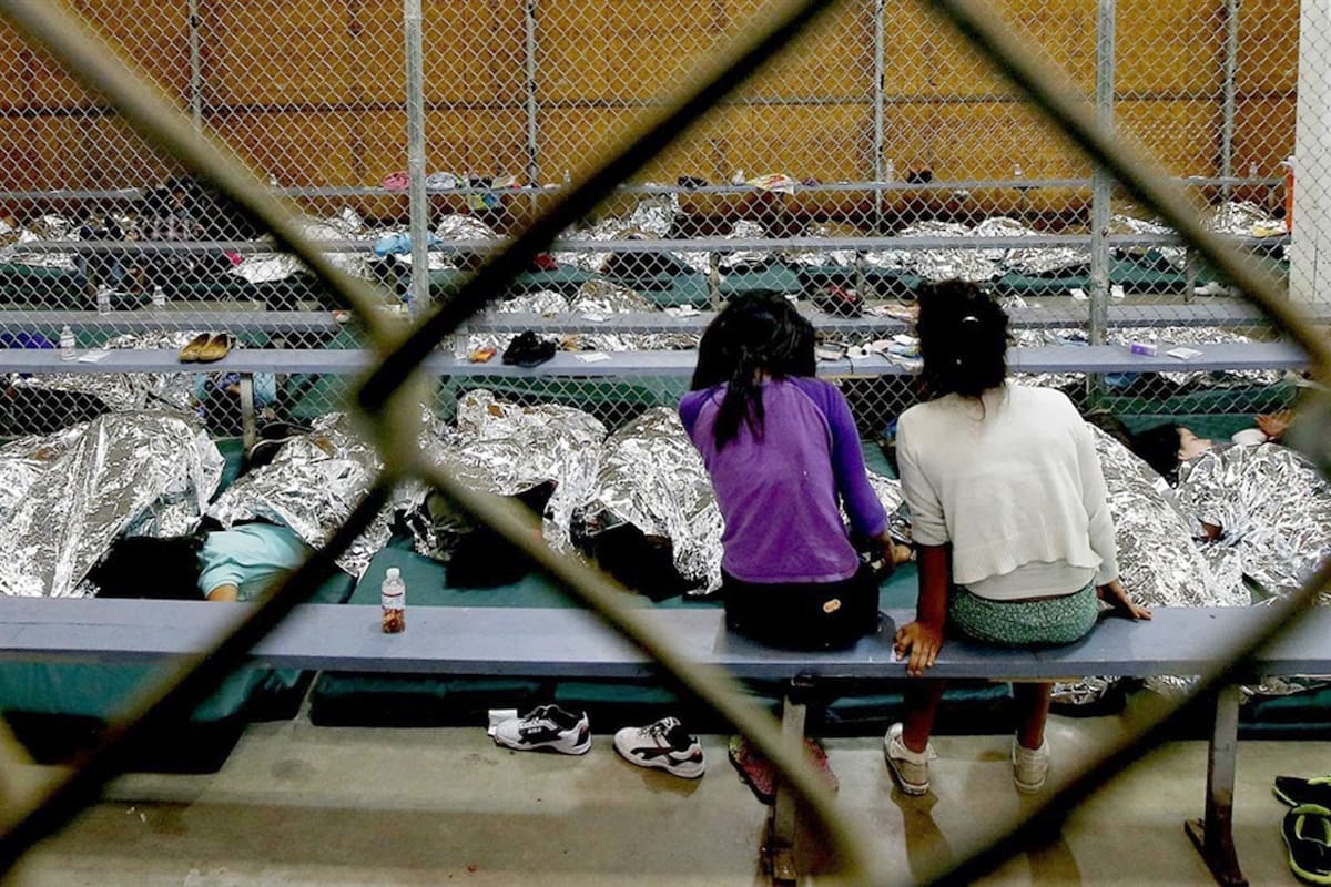 Niños migrantes detenidos cuentan sus penurias: maltratos, frío extremo y agua en mal estado