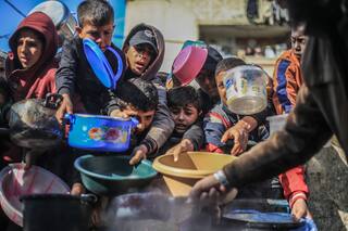 El flujo de la ayuda humanitaria hacia Gaza ya era nefasto: ahora se convirtió en un infierno