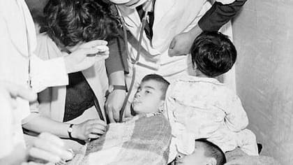 Niños son atendidos en el hospital tras comer pan envenenado
