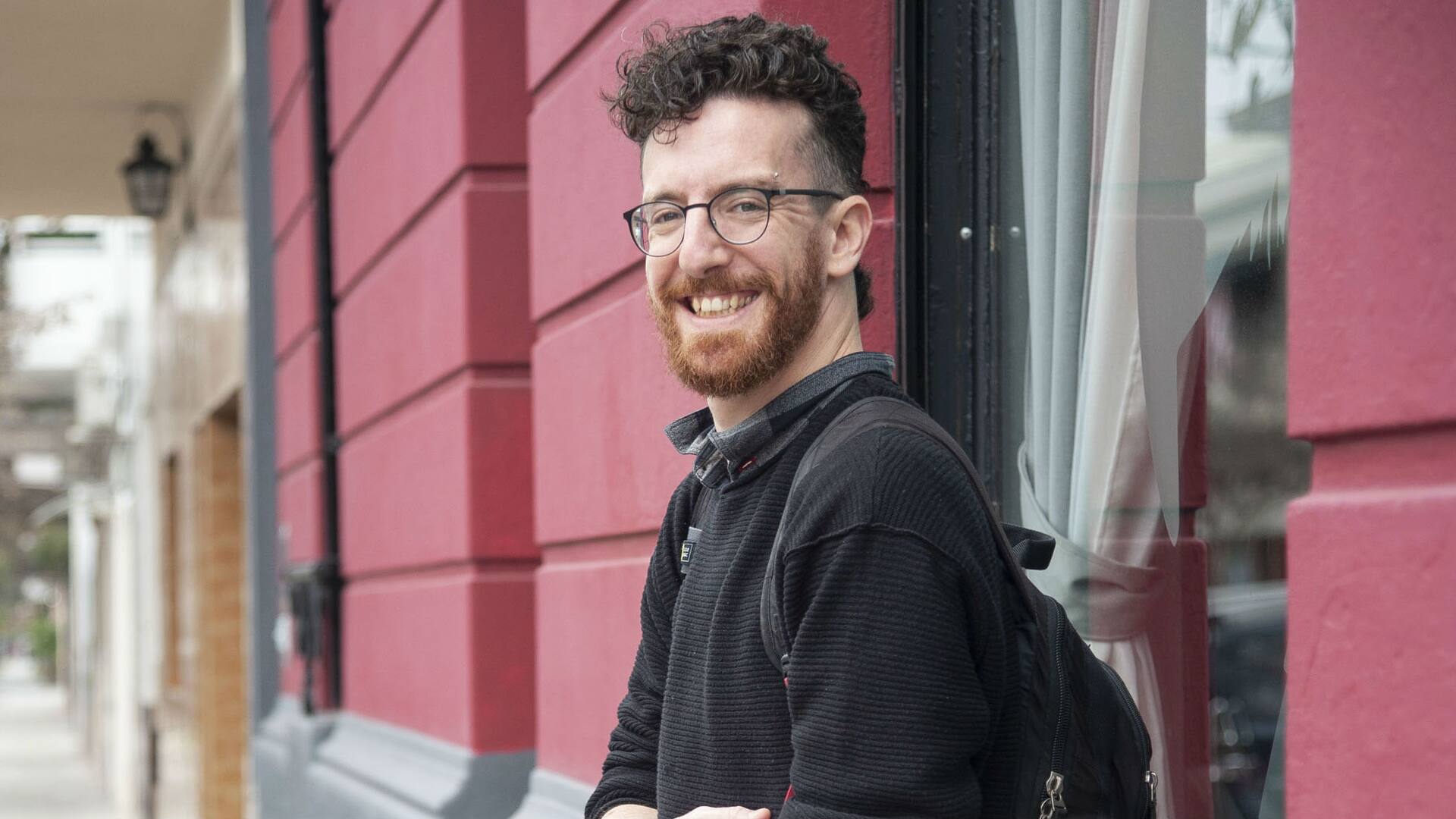 Nirán en una calle porteña