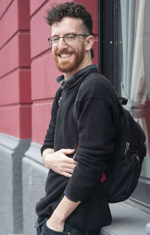 Nirán en una calle porteña