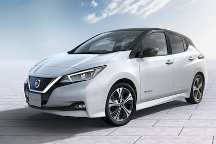 Nissan LEAF Pionero. Primer eléctrico pensado para la producción masiva; pero, la nueva generación es menos vanguardista