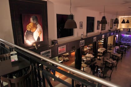 El salón principal del NK Ateneo por la tarde, cuando funciona como bar