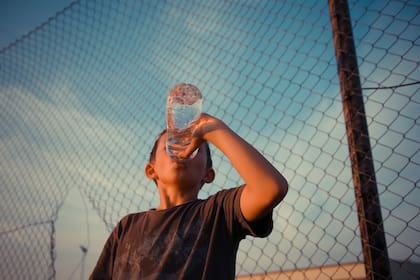 No beber suficiente puede provocar deshidratación, pero consumir demasiada también puede ser peligroso (Foto ilustrativa: PIXABAY)