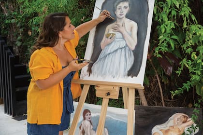 “No creo que me dedique nunca a la pintura, me moriría de hambre, pero con entretenerme y pasarla bien me alcanza y me sobra”, dice, divertida.