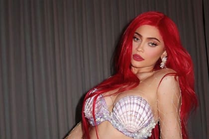 No dudó en usar rojo cuando se disfrazó de La Sirenita.