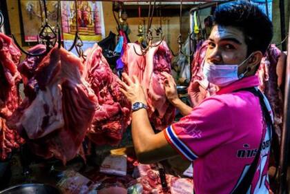 No en todos los mercados "mojados" se venden animales salvajes, de los cuales se cree que se dio la transmisión del nuevo coronavirus.