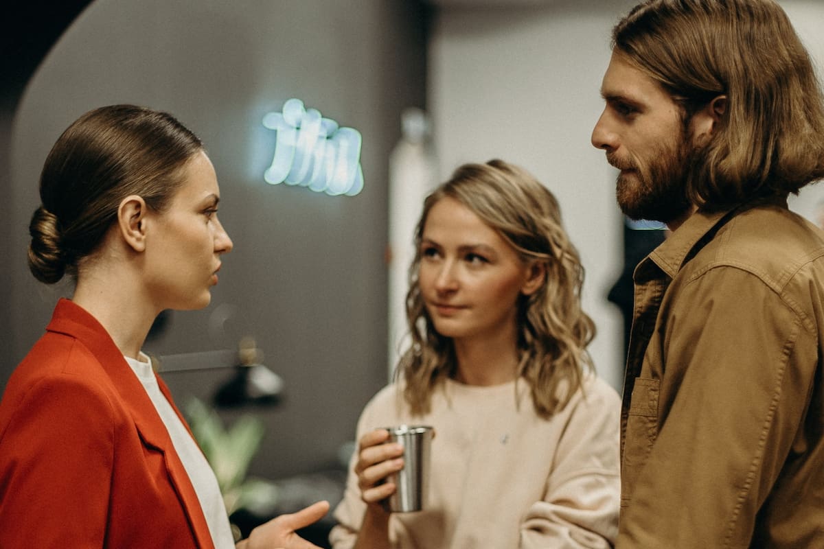 No es difícil encontrar ejemplos del efecto Dunning Kruger