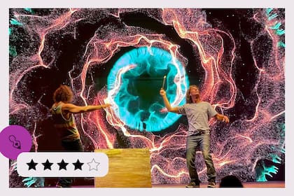 No es frecuente encontrar un espectáculo en el circuito comercial que entretenga tanto al público adulto como a los niños y adolescentes