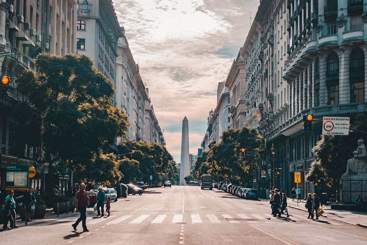 No es lo mismo habitar la ciudad durante la semana que transitarla un sábado;