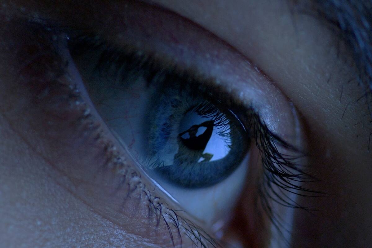 "No es sólo un reflejo: ese ojo también está proyectando, generando eso", dice el artista sobre esta filmación