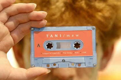 No es una escena de los ochenta: el casete gana espacio en las bateas de la disquería boutique Mercurio