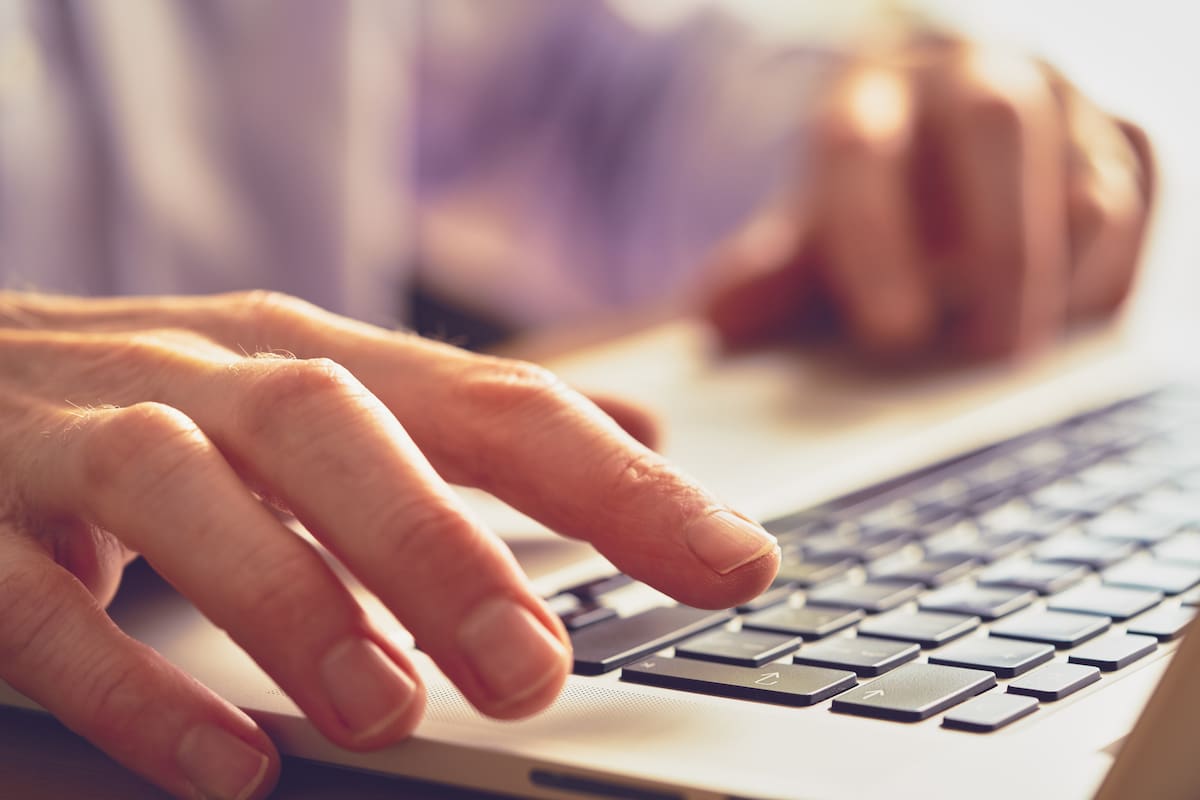 No escribes de la misma manera un correo electrónico a tu jefe que un mensaje a tu mejor amigo. ¿Qué reglas seguir en nuestras interacciones en línea?