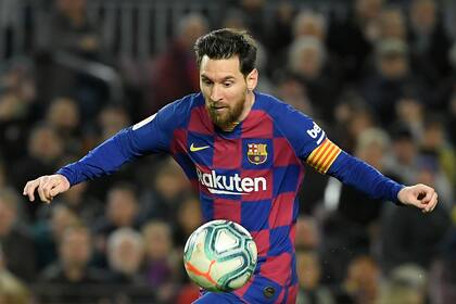 No está claro cuándo se podrá volver a ver a Lionel Messi con la camiseta de Barcelona en acción; sí, a partir de este miércoles, el puntero de España se expondrá a exámenes de Covid-19 para reanudar en breve los entrenamientos.