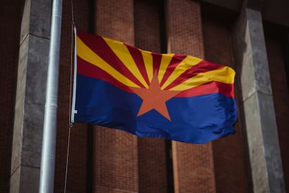 No está claro si los legisladores intentarán anular el veto, lo cual requeriría una mayoría de dos tercios en Arizona