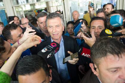 "No estamos condenados a lo que estamos viviendo hoy", dijo el expresidente durante un breve intercambio con periodistas
