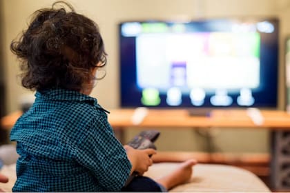 No existe un límite universal, pero las investigaciones suelen comenzar a detectar señales de preocupación cuando el tiempo diario supera aproximadamente las dos o tres horas
