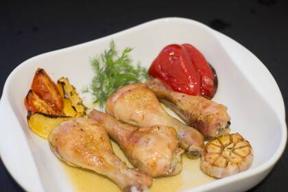 "No existen diferencias entre las propiedades y aportes nutricionales de un pollo de color amarillo y uno de color blanquecino-rosado"