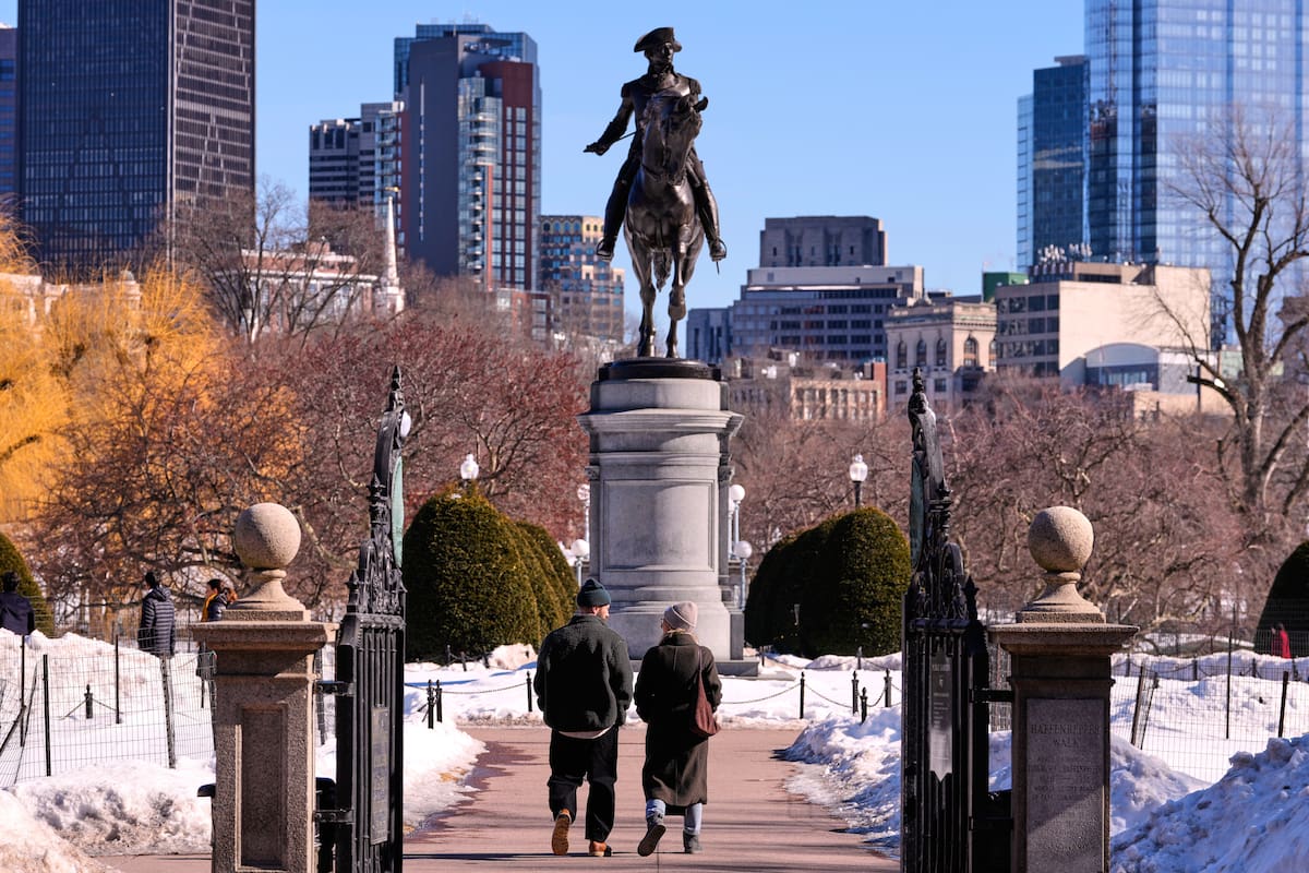 No, George Washington no tenía dientes de madera. Sí lideró el sitio de Boston