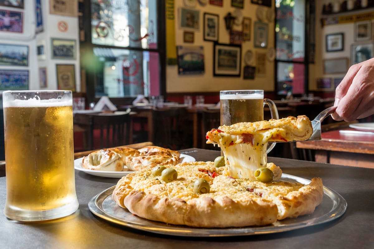 No hay como una pizza caliente después de una buena función de teatro