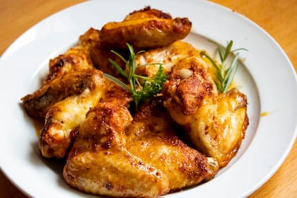 No hay muchos alimentos integrales más ricos en proteínas que la pechuga de pollo