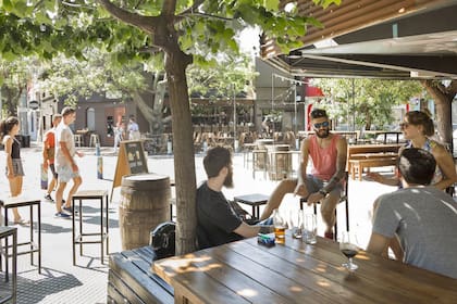 No hay plazas ni parques en esa zona porteña con cada vez mayor densidad poblacional; los vecinos lo perciben como un déficit; un proyecto para terrenos ferroviarios llevaría alivio