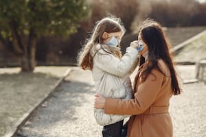 No hay que evitarles sistemáticamente el dolor, sino inculcarles que los chicos aprendan a tomar decisiones
