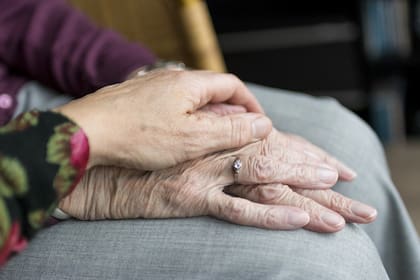 No hay sustituto para poder abrazar a los seres queridos en sus últimos momentos, pero puede ser un consuelo saber que se sienten confortados
