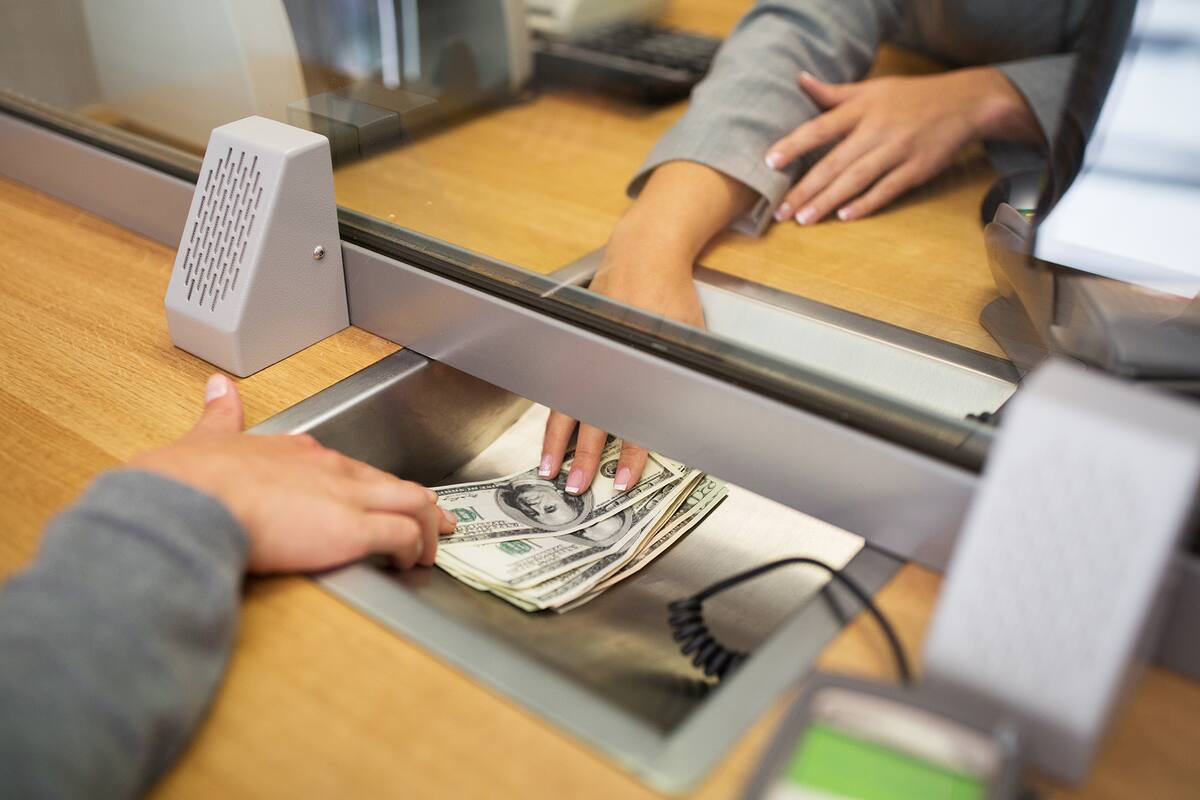 No hay un descalce de moneda y los bancos cada vez prestan menos dólares a sus clientes