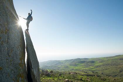 No importa el riesgo: sobre una roca, durante una actividad de escalada, también hay tiempo para inmortalizar el momento