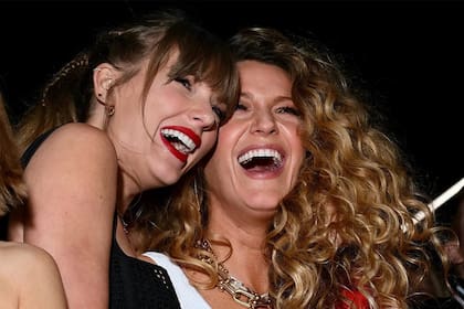 “No la felicitó ni piensa hacerlo”: el silencio de Blake Lively ante el anuncio de compromiso de Taylor Swift