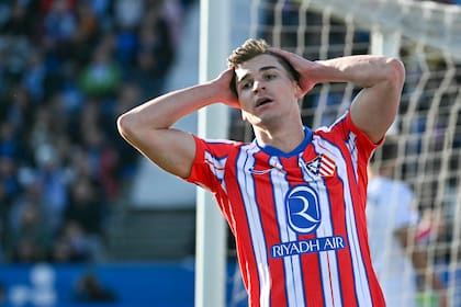 No lo puede creer Julián Álvarez, que tuvo dos grandes posibilidades de marcar en el inicio del partido entre Leganés y Atlético de Madrid